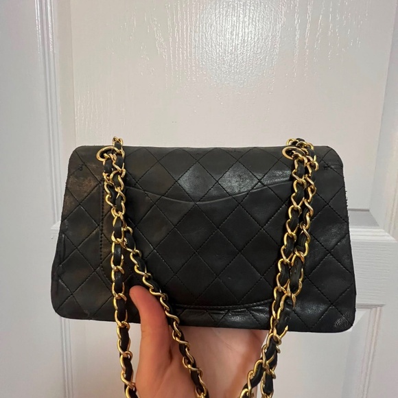 *SOLD* Vintage Chanel Small Double Flap in Black with Gold Hardware - Picture 3 of 15